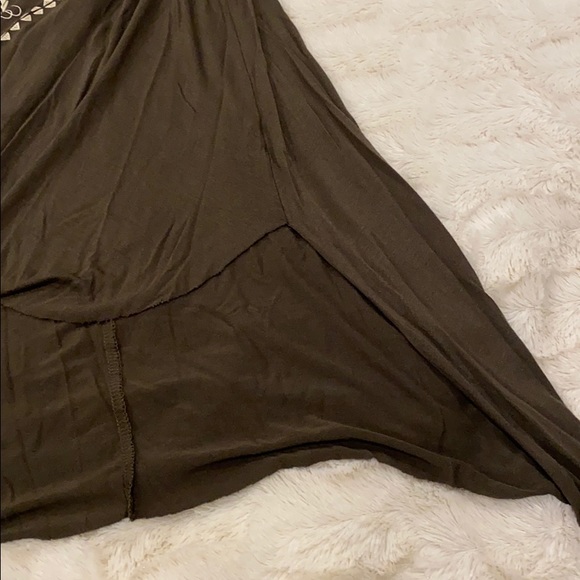 Threads Studio olive tank - Picture 3 of 3